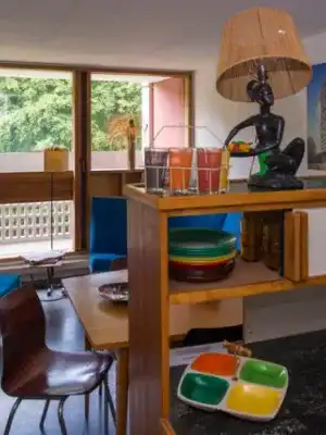 Intérieur d'un appartement au mobilier d'époque